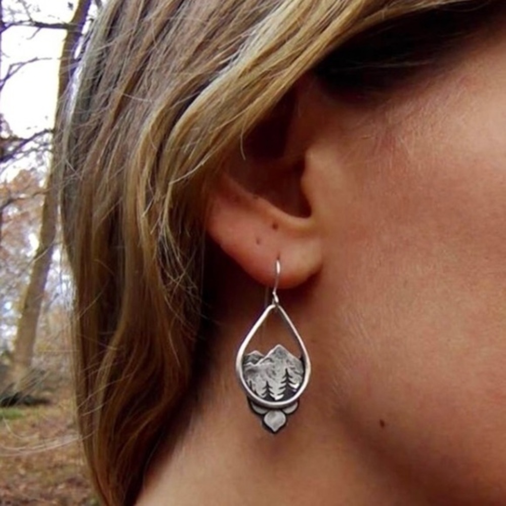 Urban Outfitters Vintage Silver Mountain Lotus Earrings